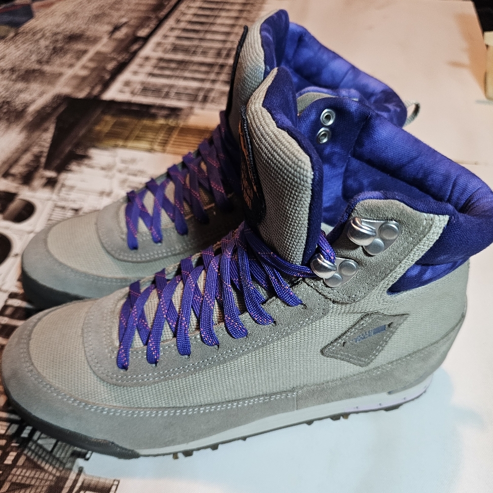 The North face Back to Berkeley California Hiking Boots women's size 9 no box
